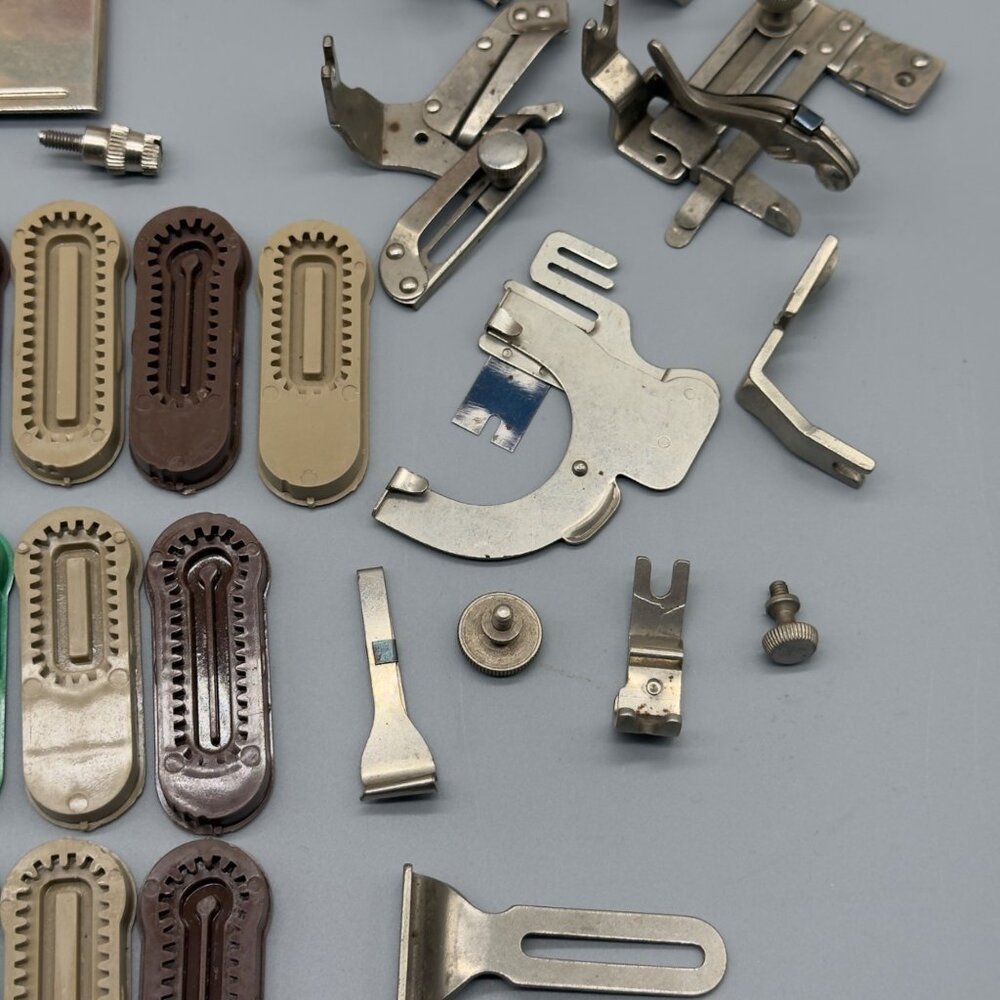 Singer Vintage Professional Buttonholer SIMS 4642 38116 Extra Attachments - Picture 3 of 16